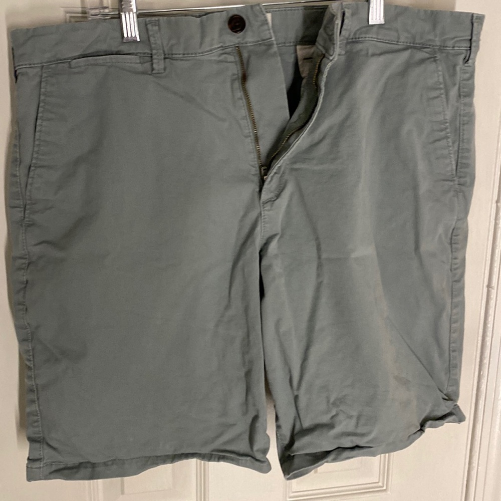 Gap khaki shorts